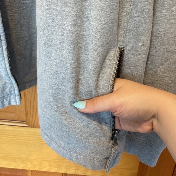 Tommy Hilfiger Women's Grey Zip Up Crewneck Sweatshirt with Zippered Pockets - Picture 4 of 7